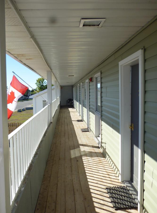 Wheel Inn Motel New Liskeard Exterior foto