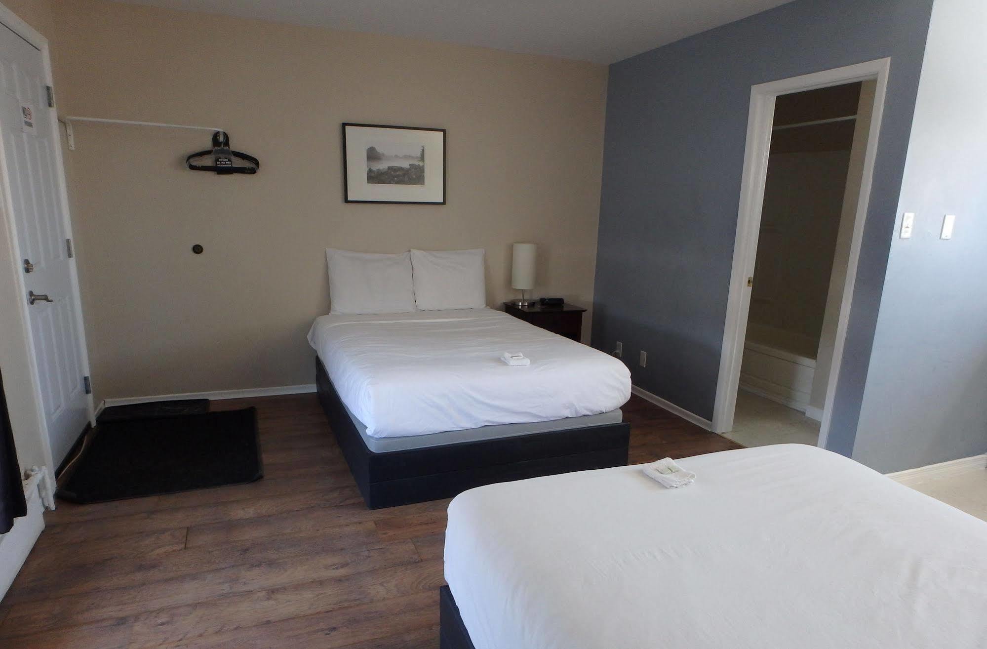 Wheel Inn Motel New Liskeard Exterior foto