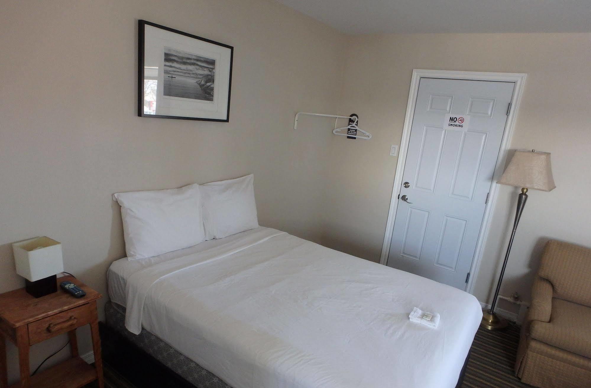 Wheel Inn Motel New Liskeard Exterior foto