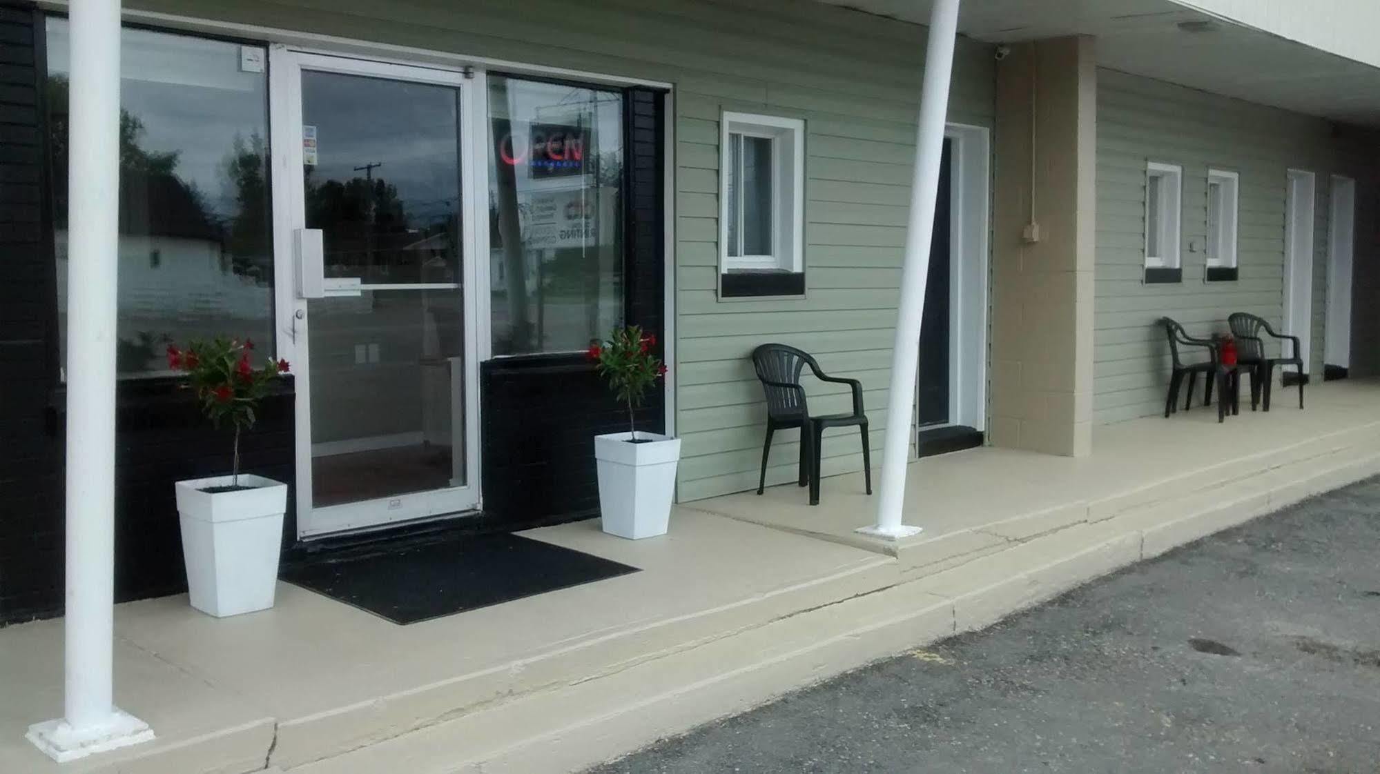 Wheel Inn Motel New Liskeard Exterior foto